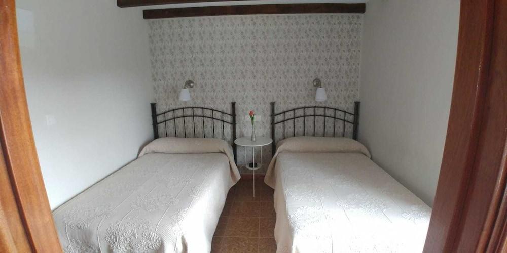 Hostal Restaurante Parajes Кастрополь Экстерьер фото