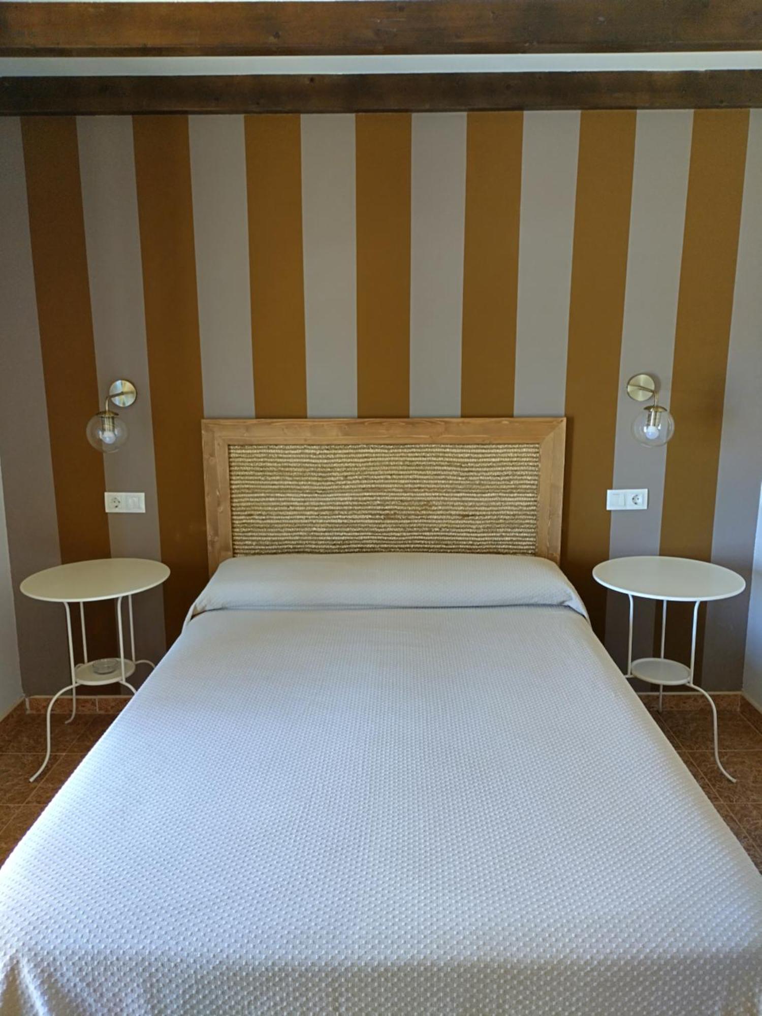 Hostal Restaurante Parajes Кастрополь Экстерьер фото